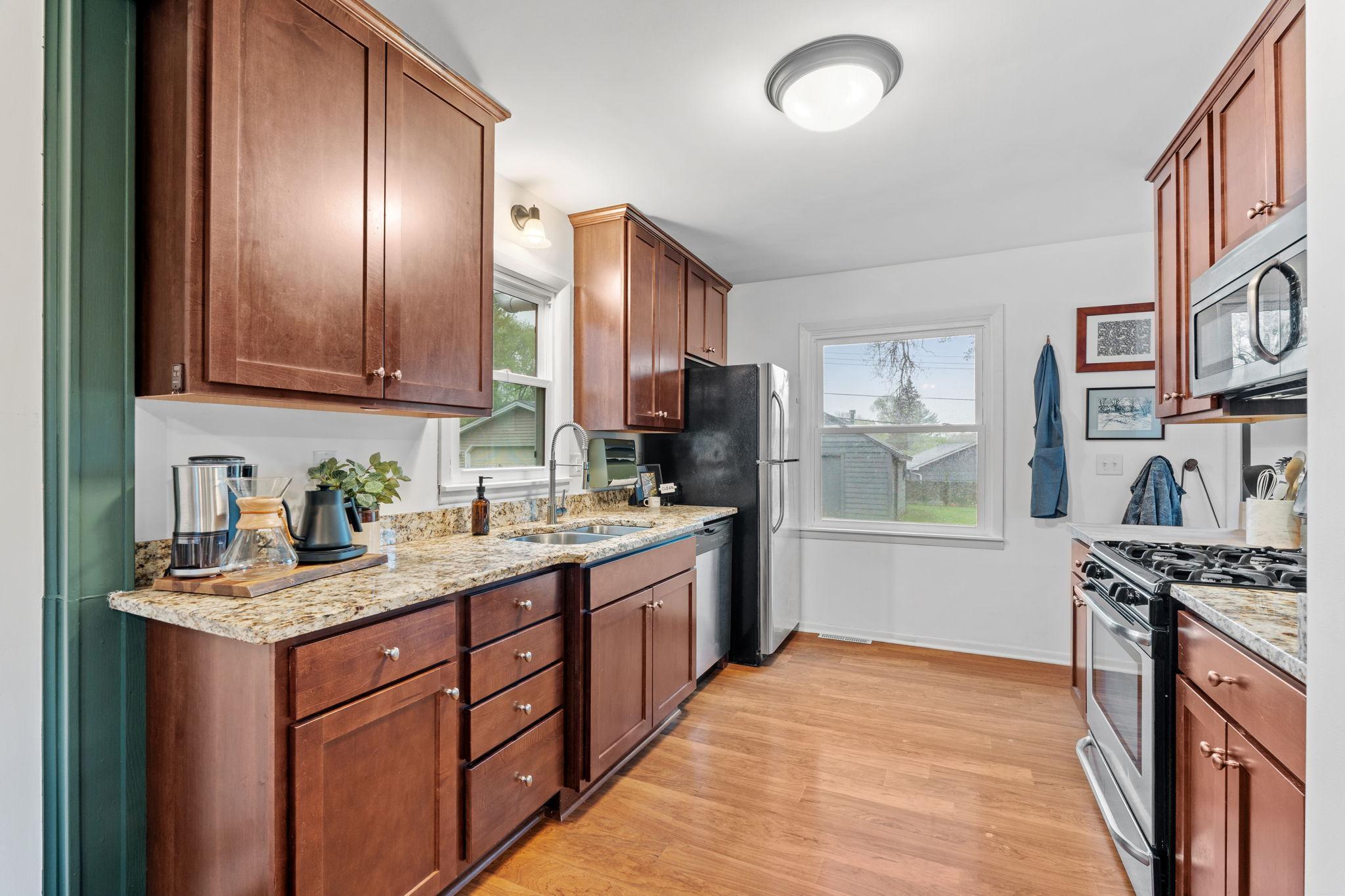 10825 Russell Avenue S