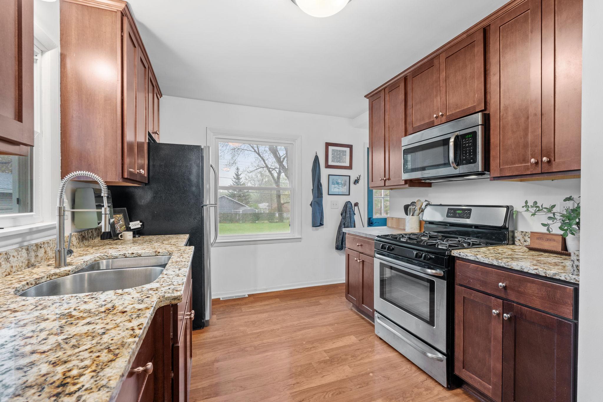 10825 Russell Avenue S