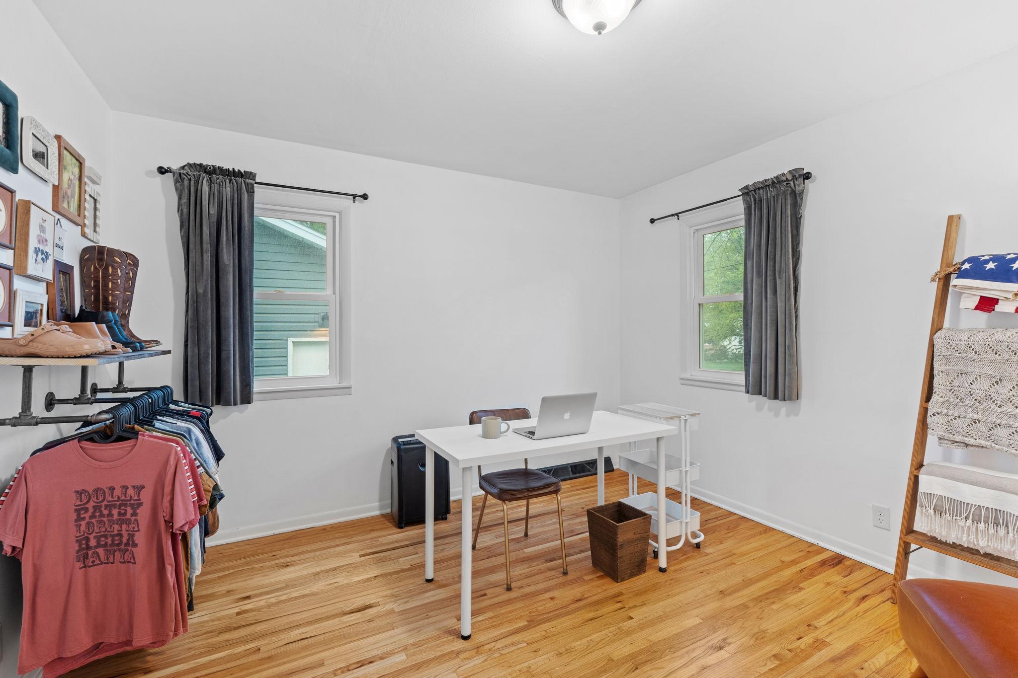 10825 Russell Avenue S