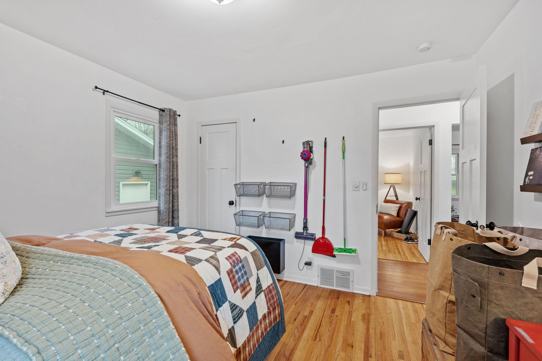 10825 Russell Avenue S