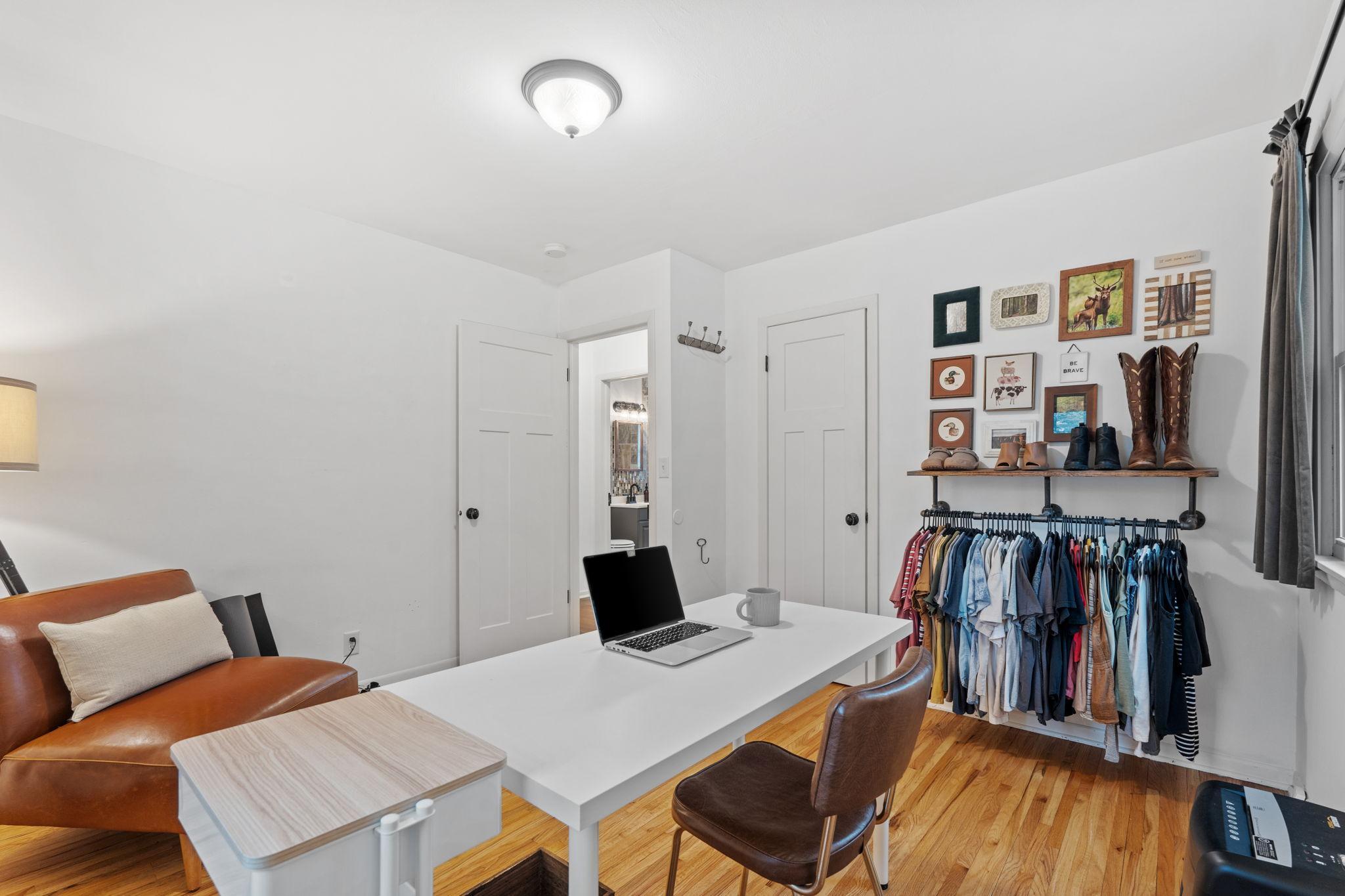 10825 Russell Avenue S