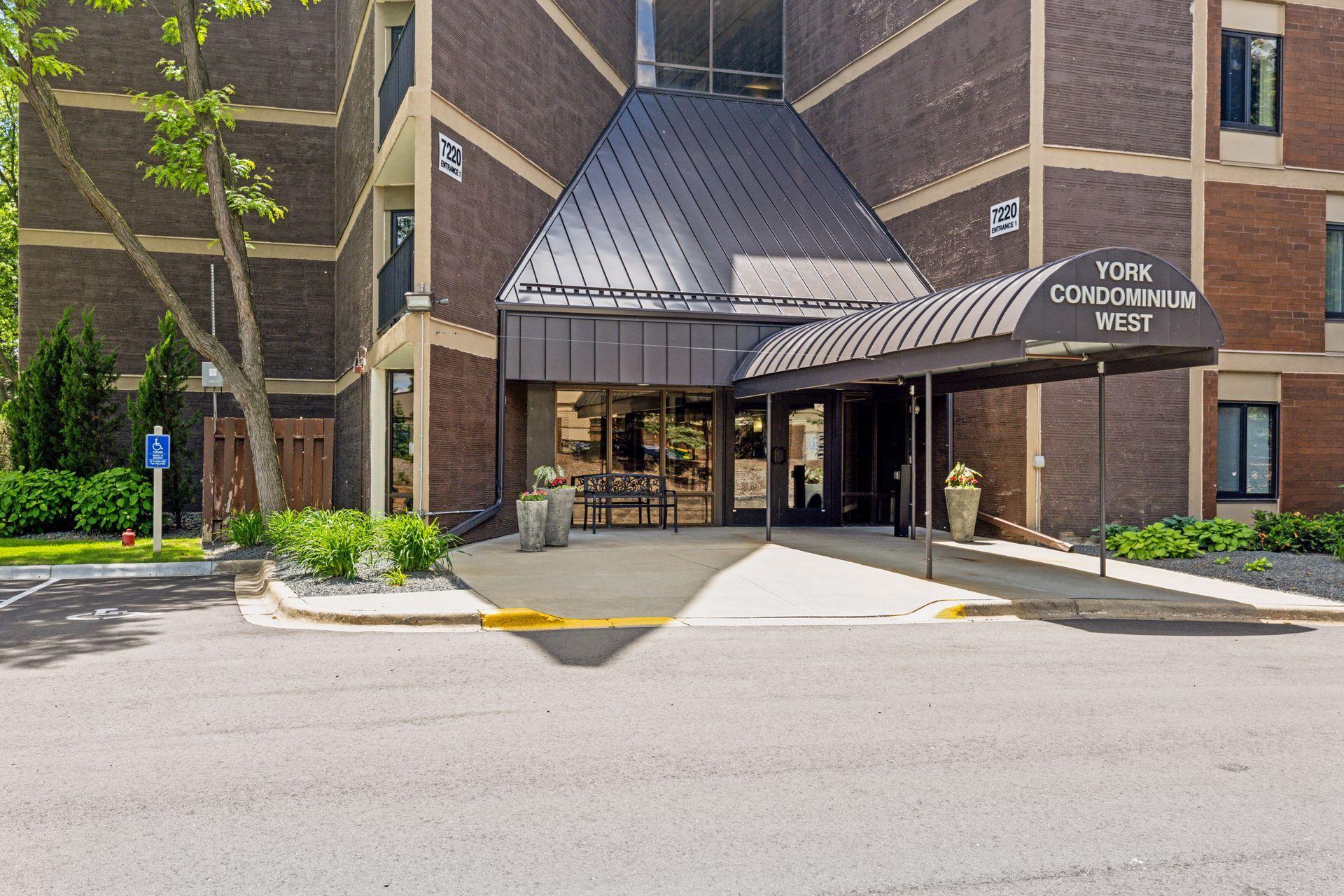 7220 York Avenue S Unit: 413