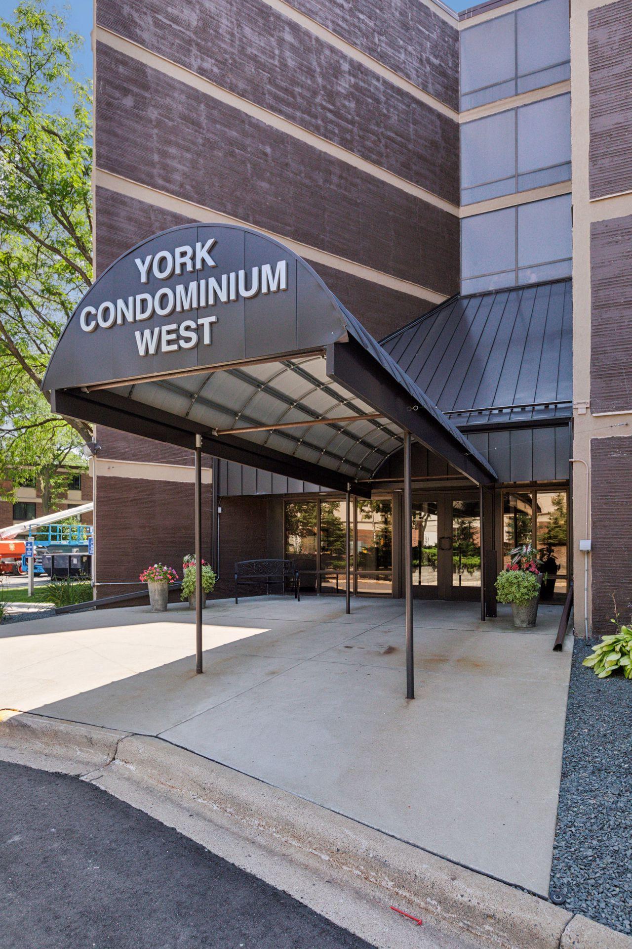 7220 York Avenue S Unit: 413