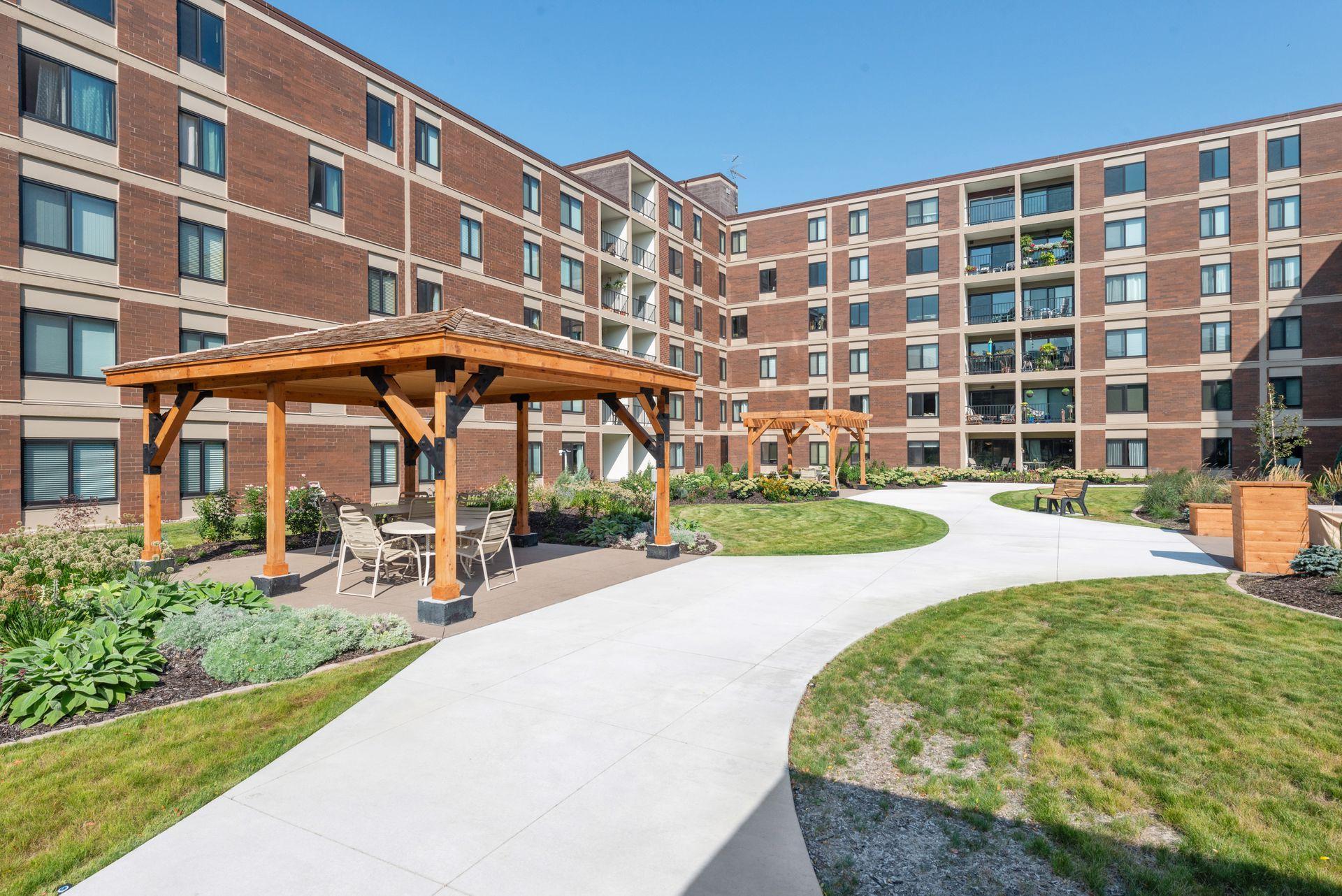 7220 York Avenue S Unit: 413