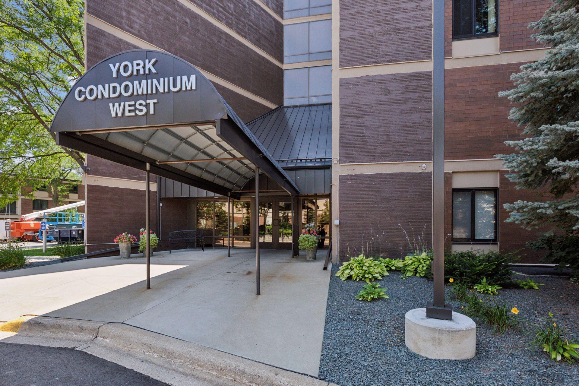 7220 York Avenue S Unit: 413