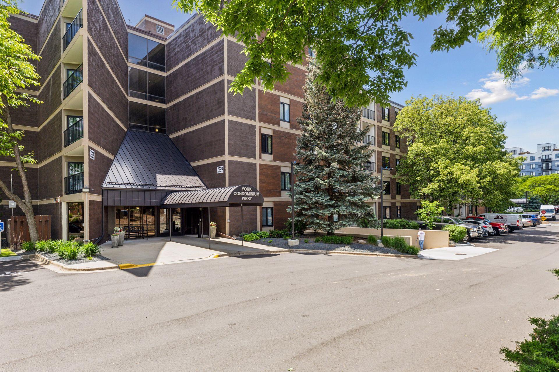 7220 York Avenue S Unit: 413