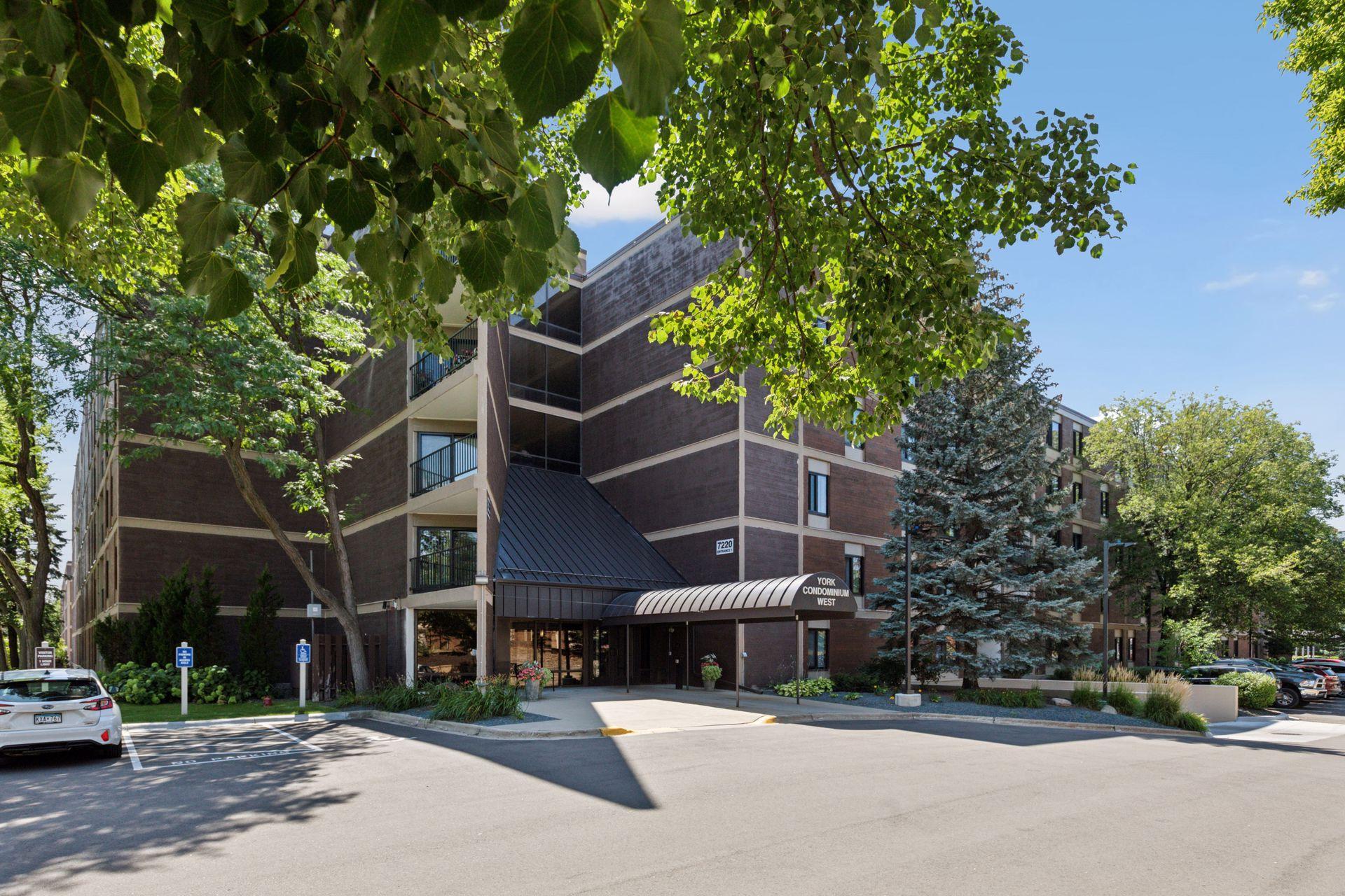 7220 York Avenue S Unit: 413