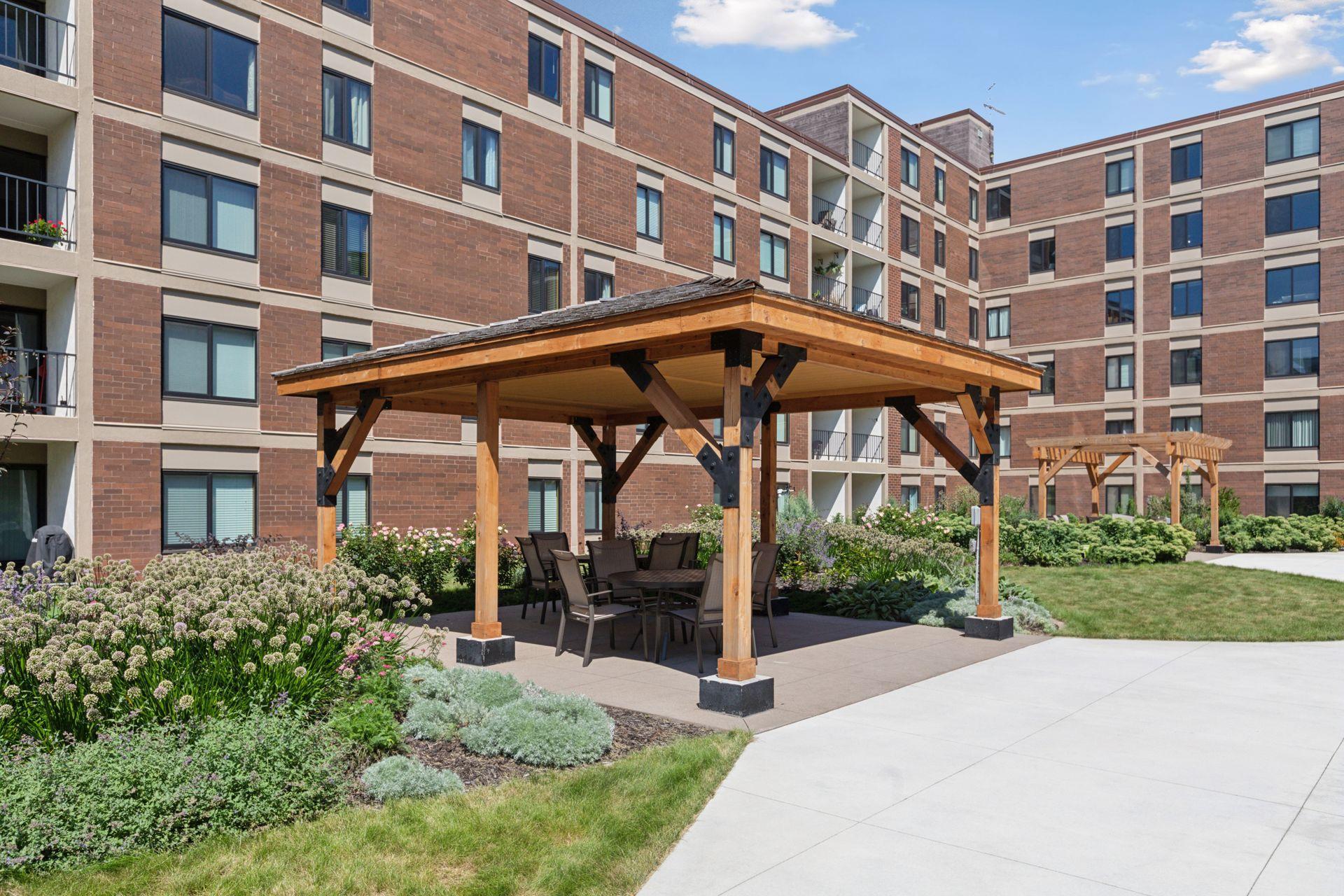7220 York Avenue S Unit: 413