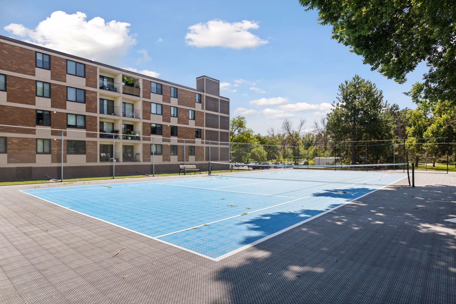 7220 York Avenue S Unit: 413