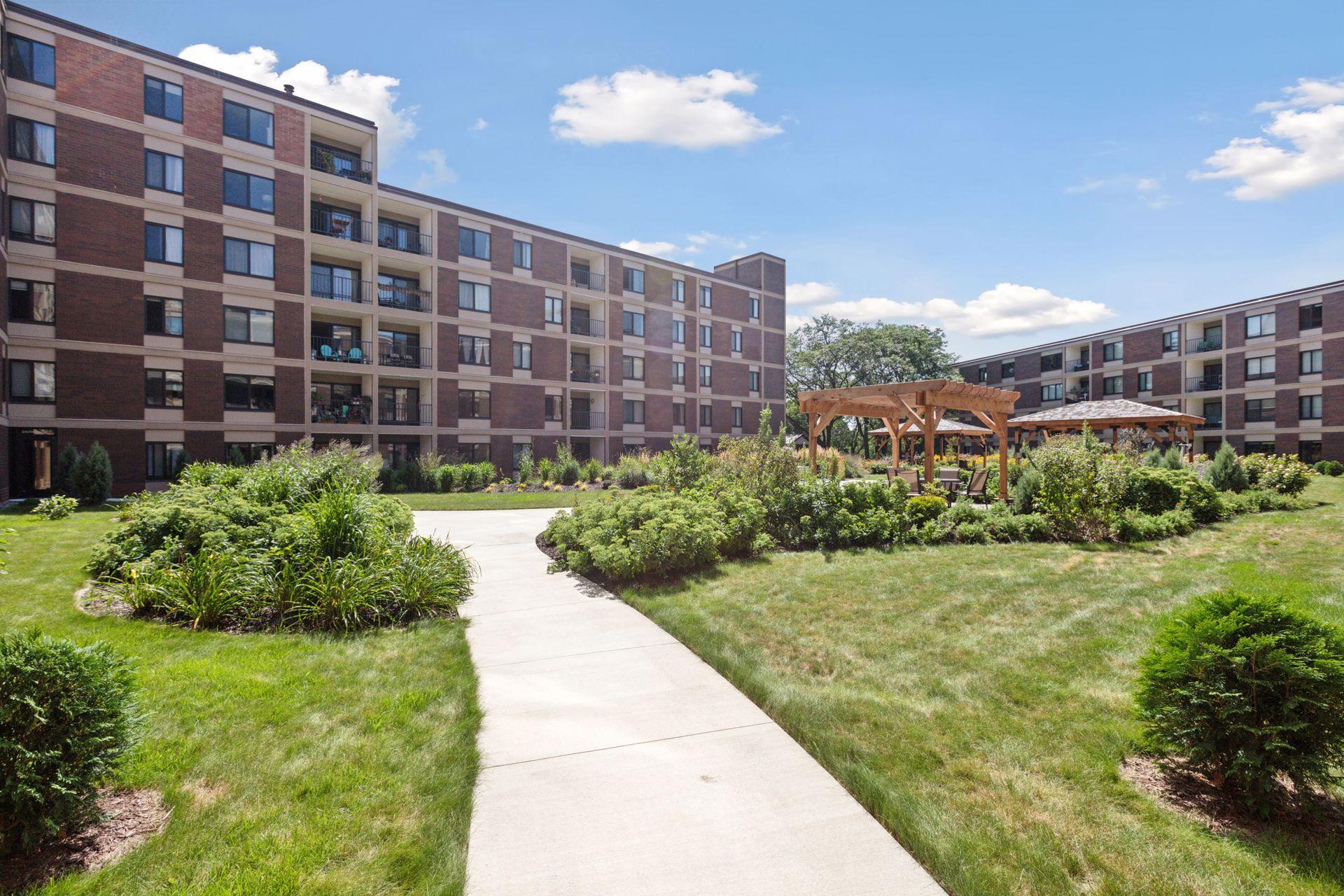 7220 York Avenue S Unit: 413