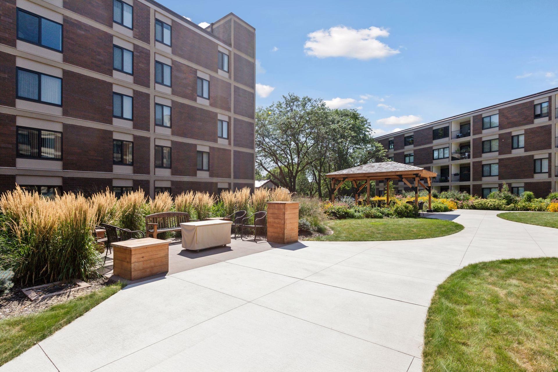 7220 York Avenue S Unit: 413