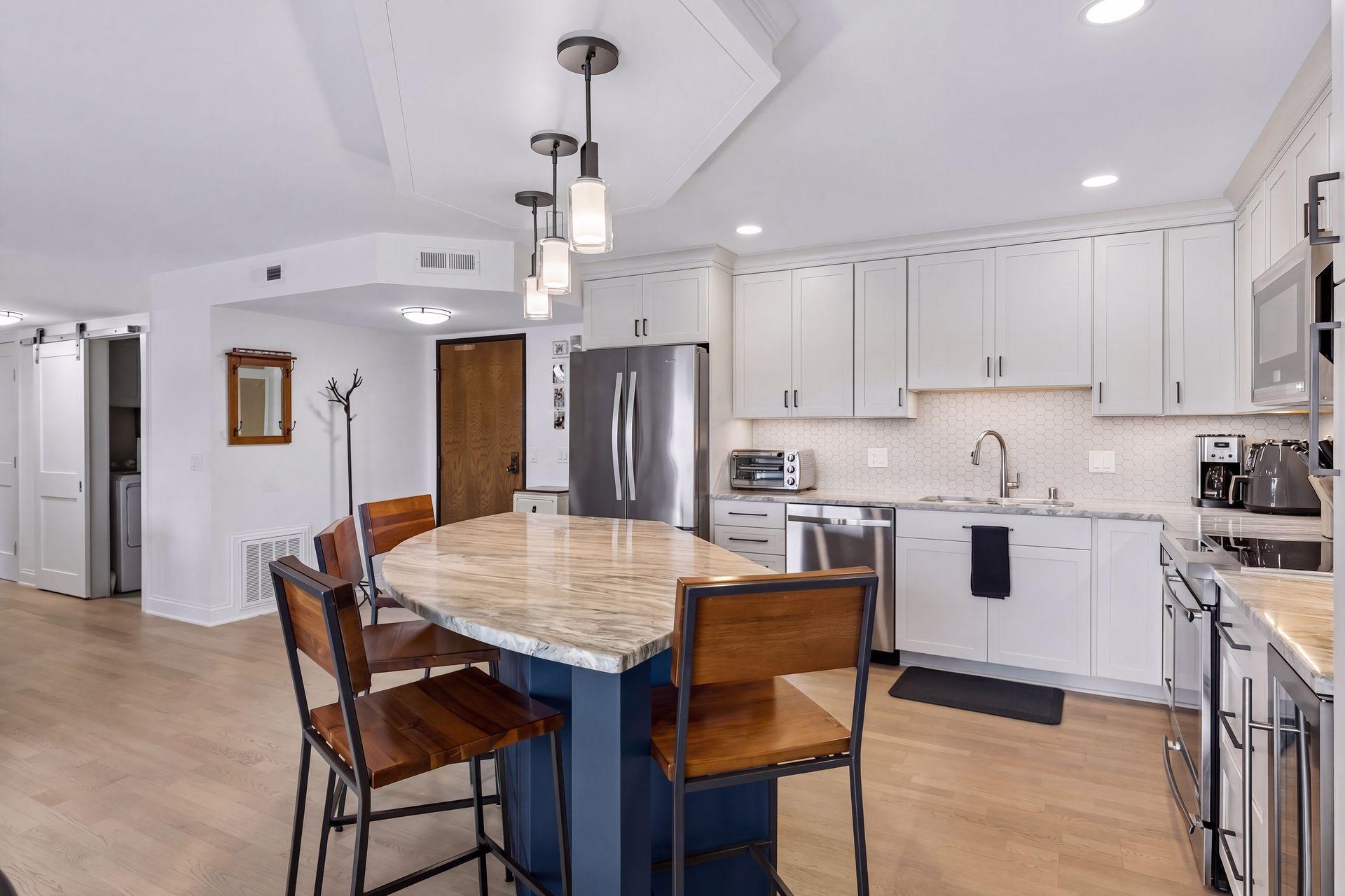 7220 York Avenue S Unit: 413
