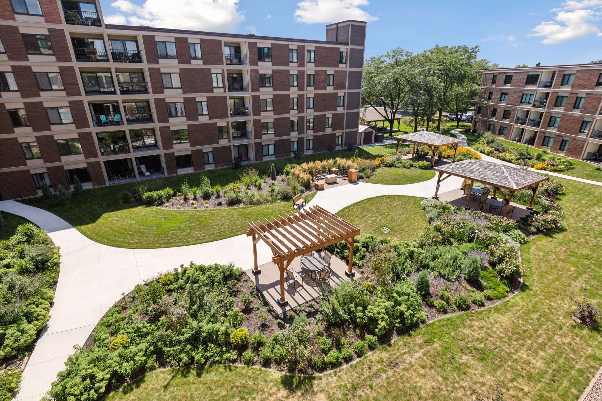 7220 York Avenue S Unit: 413