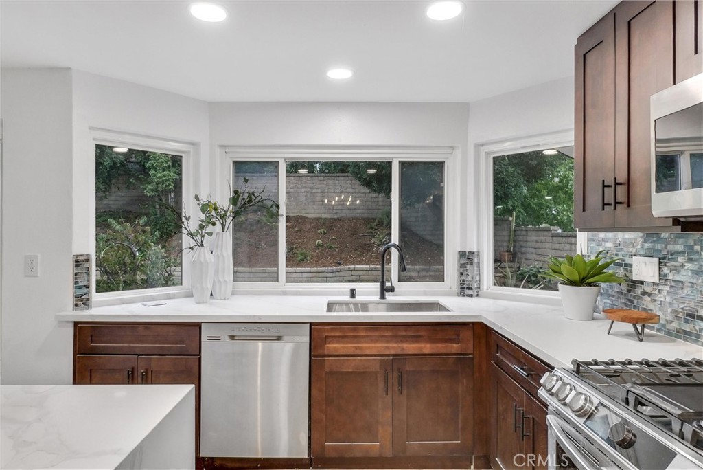 25192 Linda Vista Drive