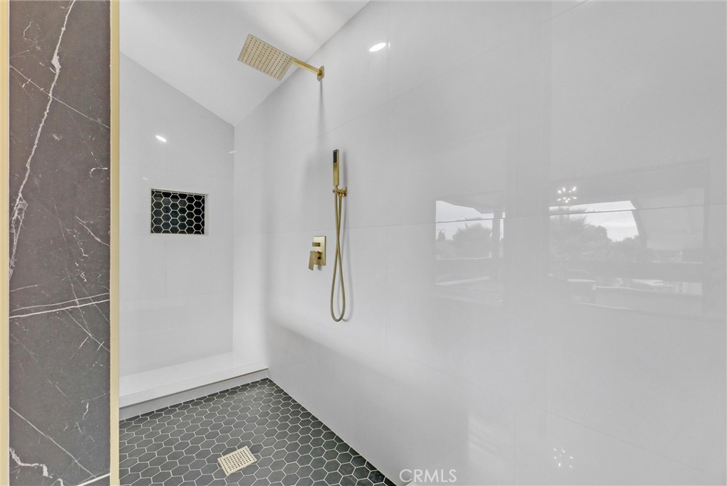 25192 Linda Vista Drive