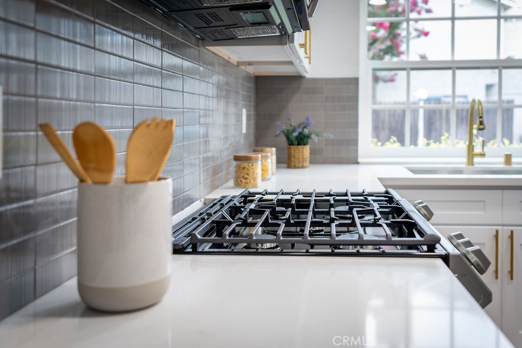 936 W 18th Street 13