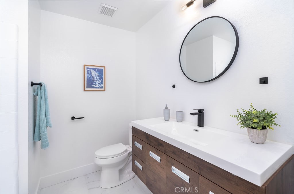 936 W 18th Street 13