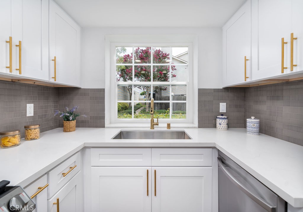 936 W 18th Street 13