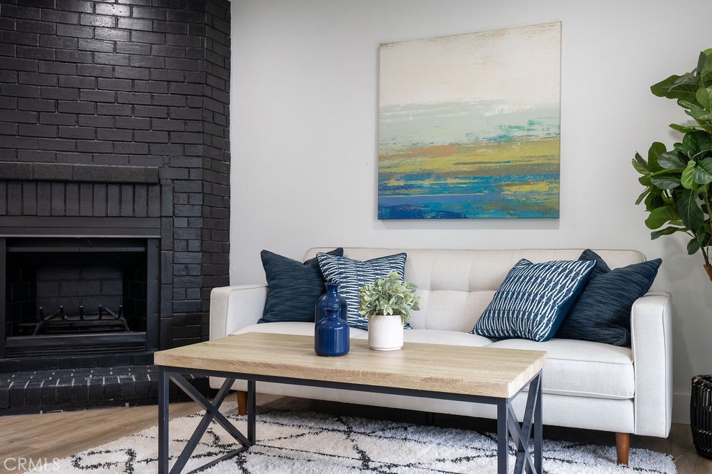 936 W 18th Street 13