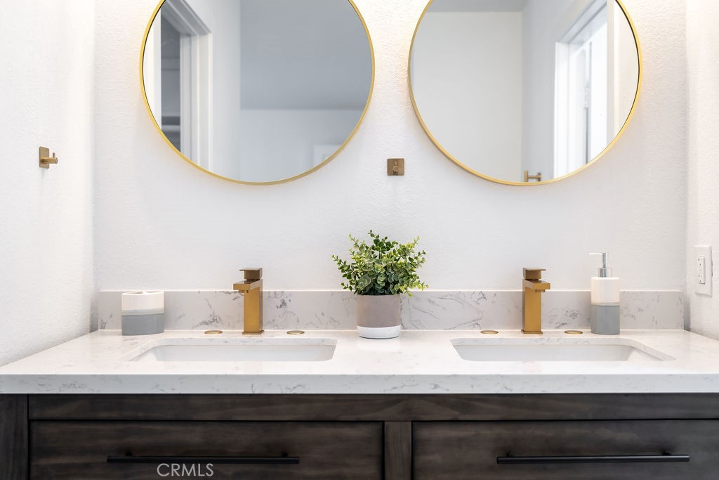 936 W 18th Street 13