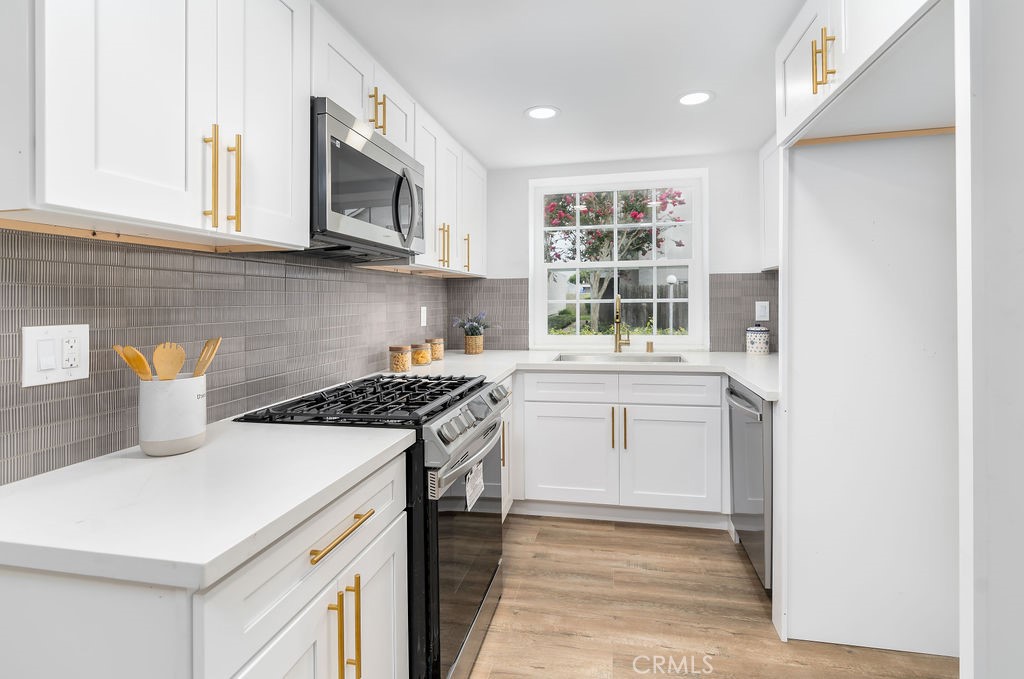 936 W 18th Street 13