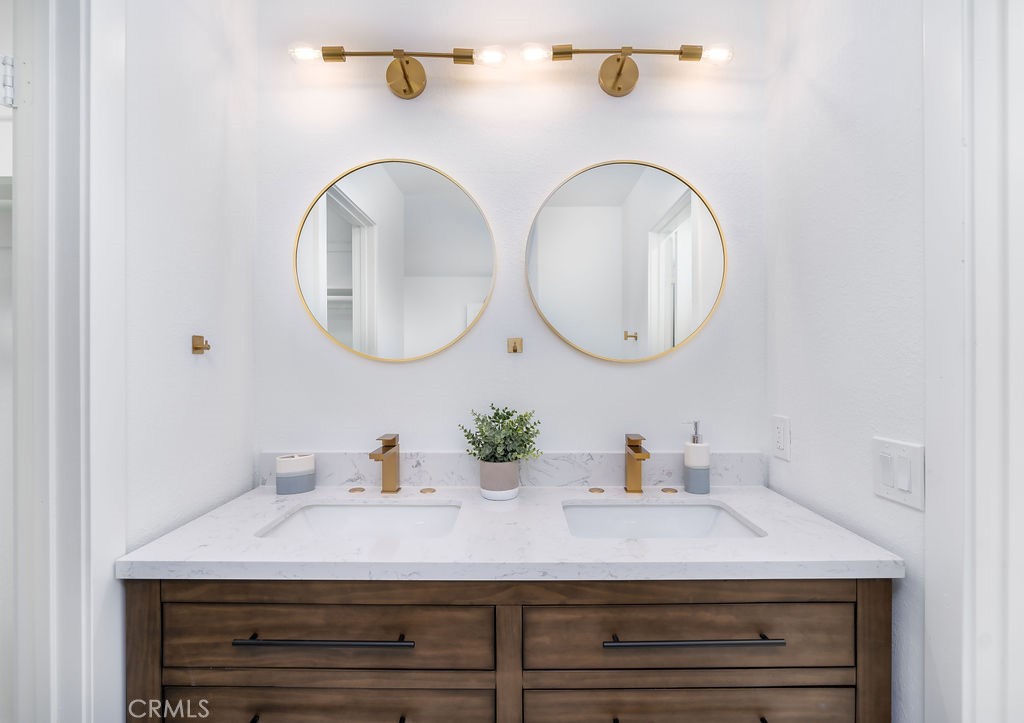 936 W 18th Street 13