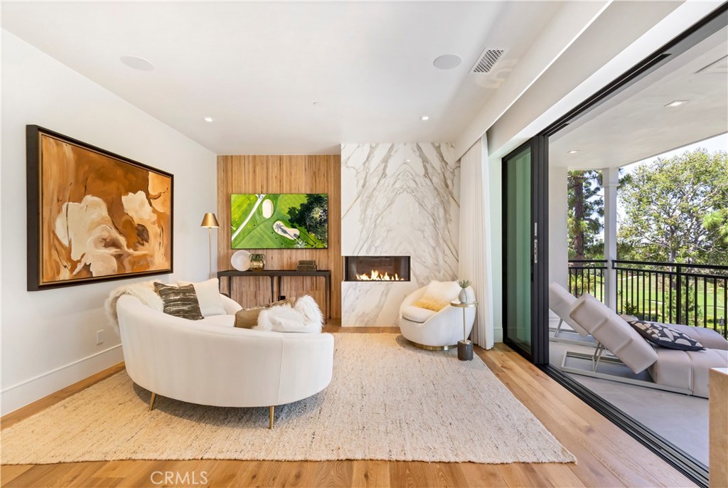 6 Pinehurst Ln