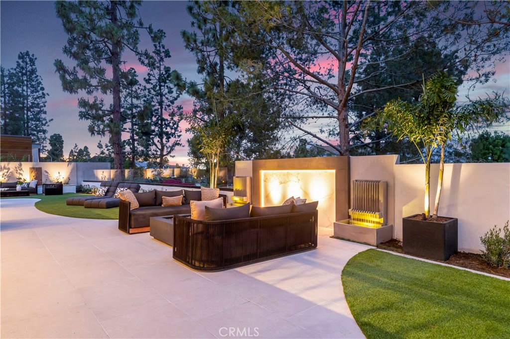 6 Pinehurst Ln