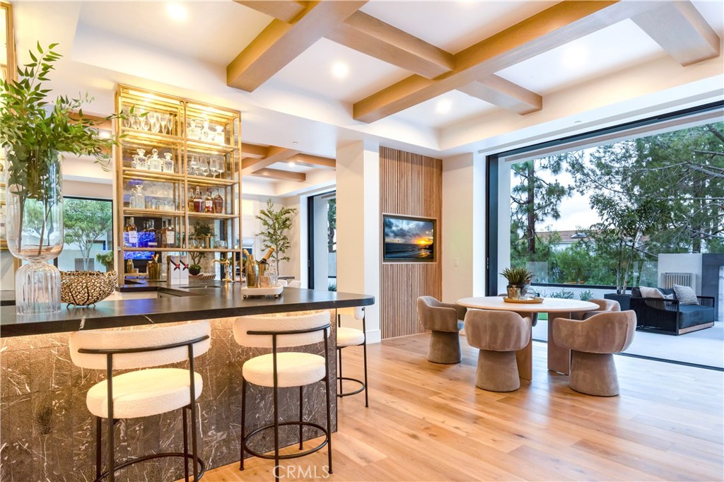 6 Pinehurst Ln