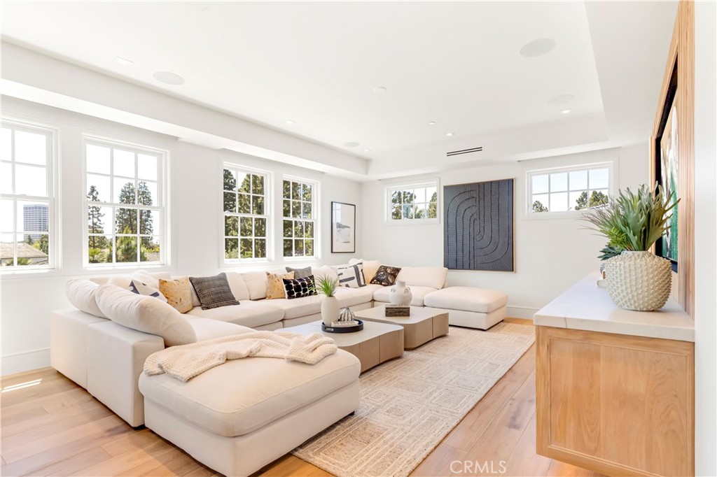 6 Pinehurst Ln