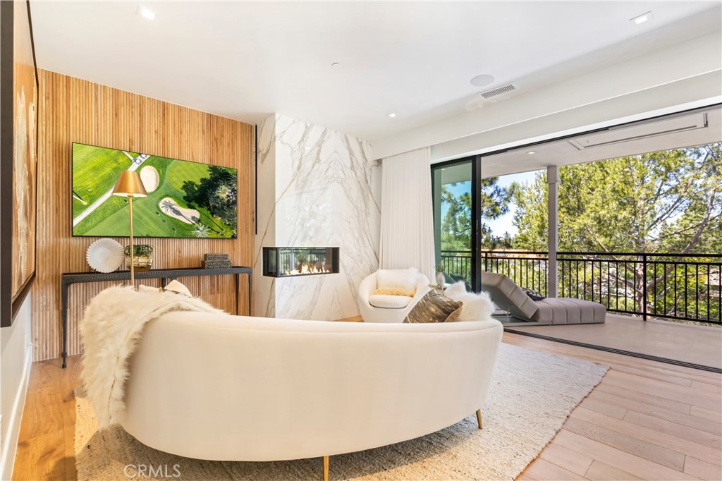 6 Pinehurst Ln