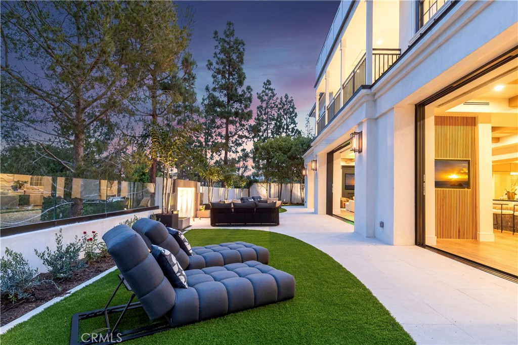 6 Pinehurst Ln