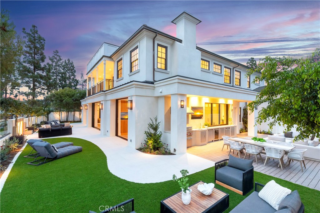 6 Pinehurst Ln