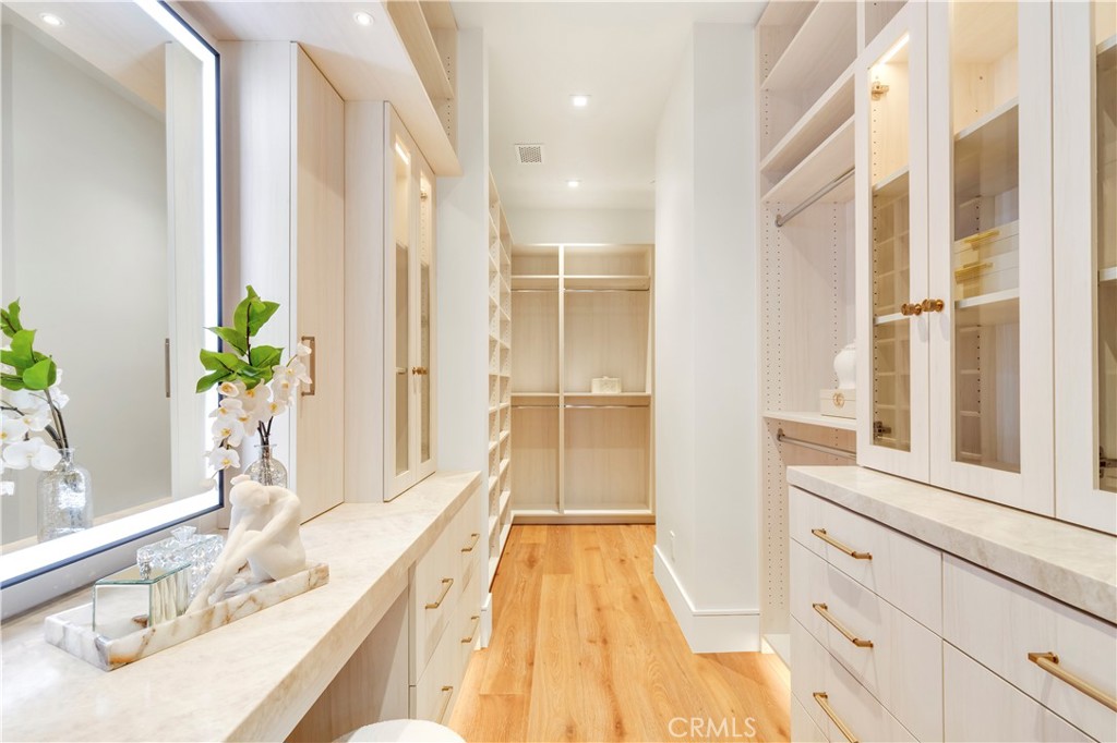 6 Pinehurst Ln