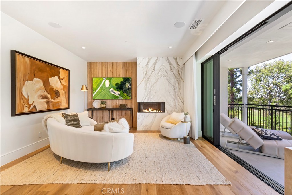 6 Pinehurst Ln