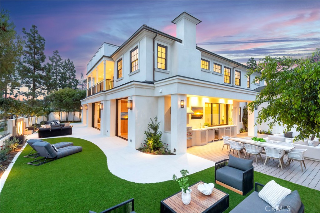 6 Pinehurst Ln