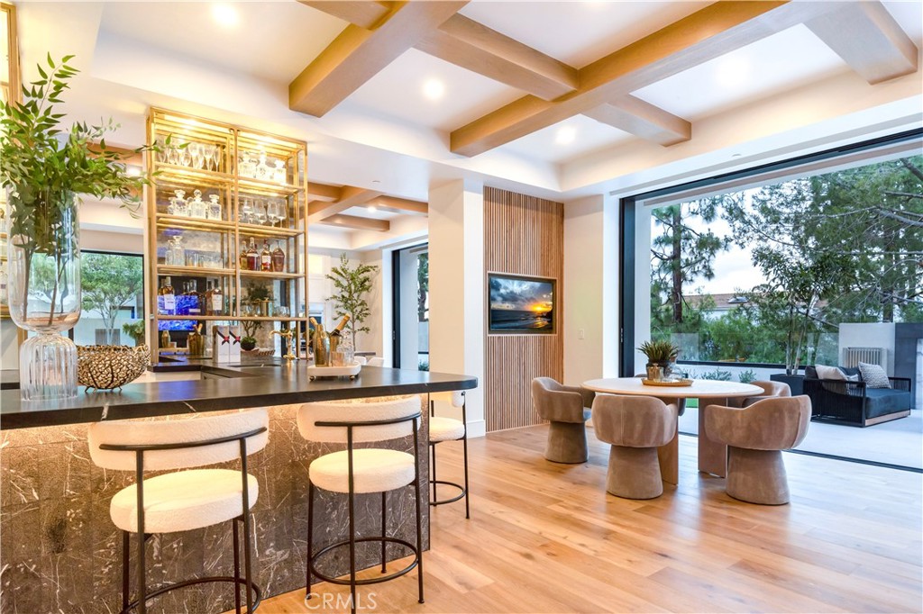 6 Pinehurst Ln
