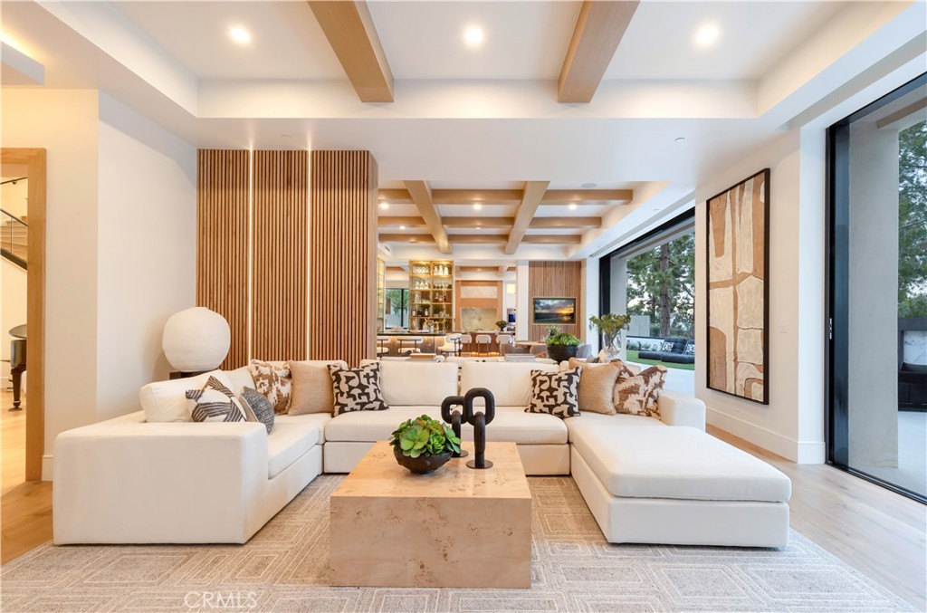 6 Pinehurst Ln