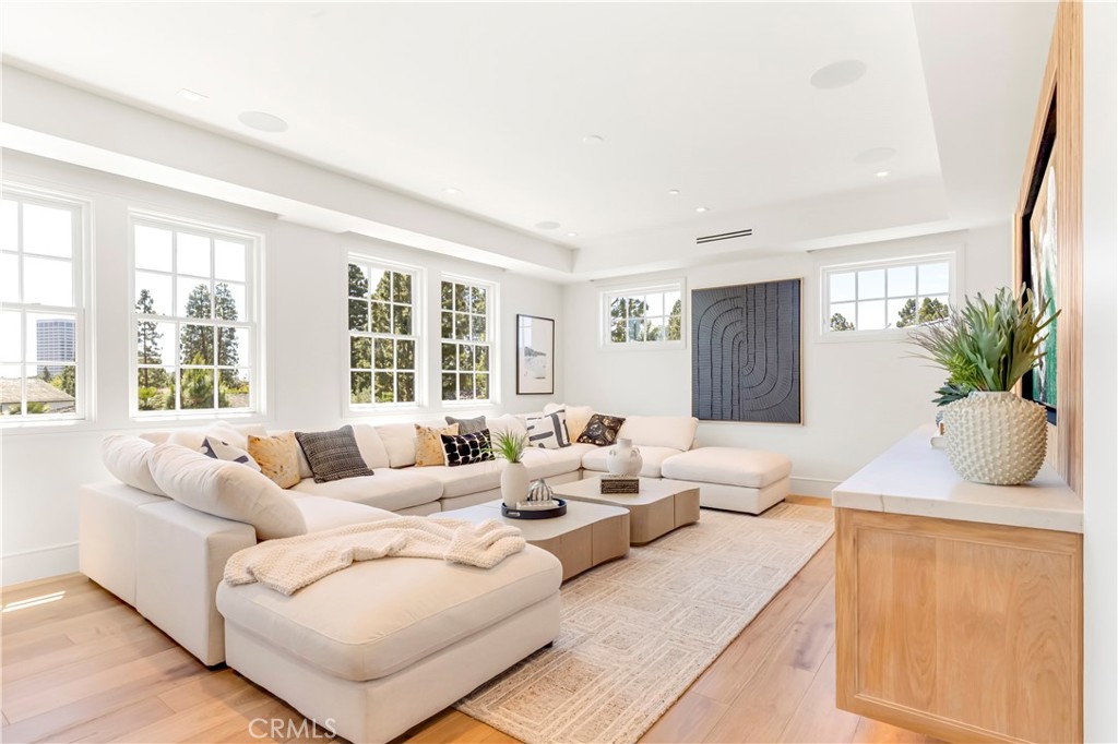 6 Pinehurst Ln