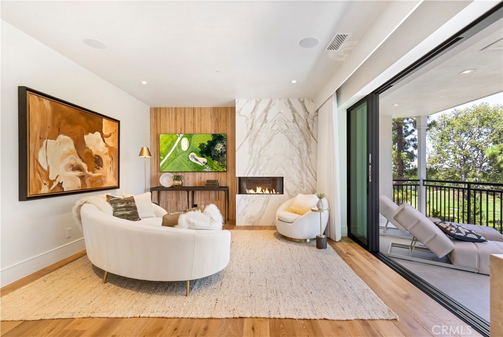 6 Pinehurst Ln