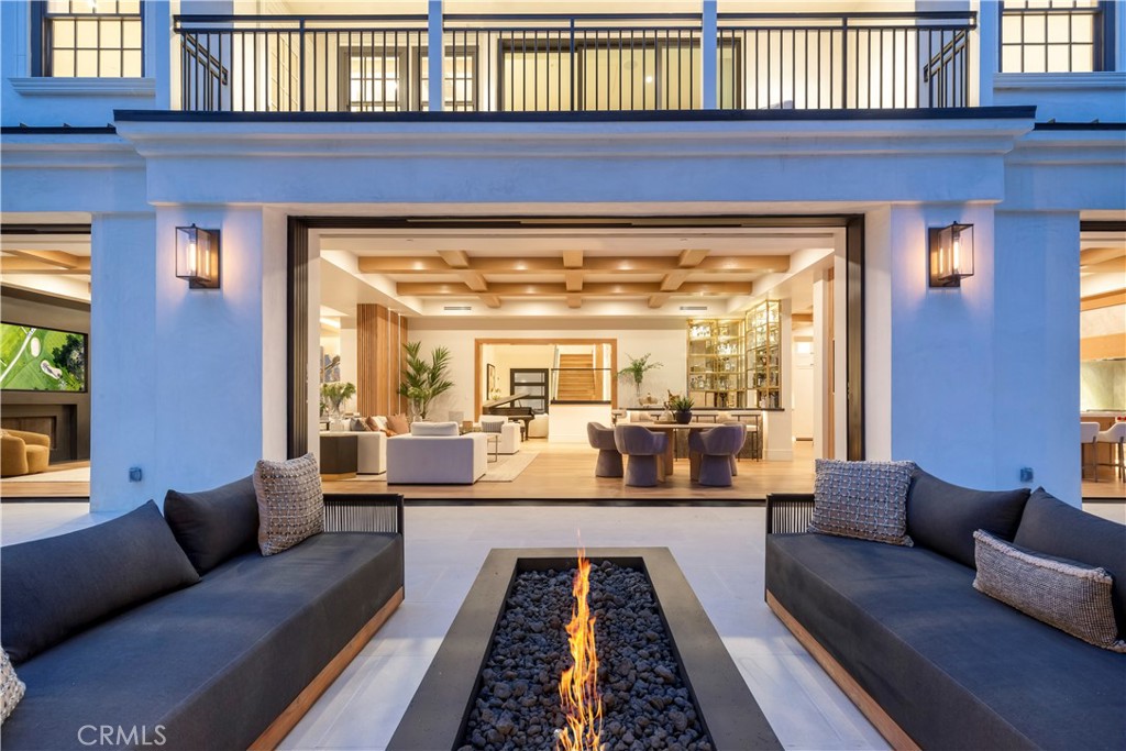 6 Pinehurst Ln