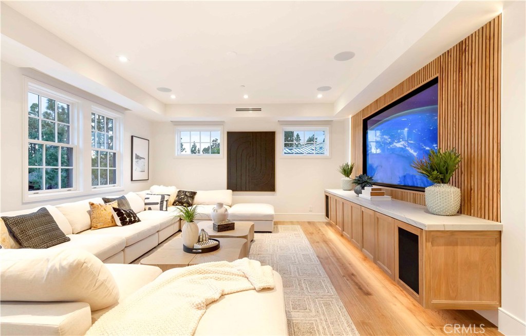 6 Pinehurst Ln