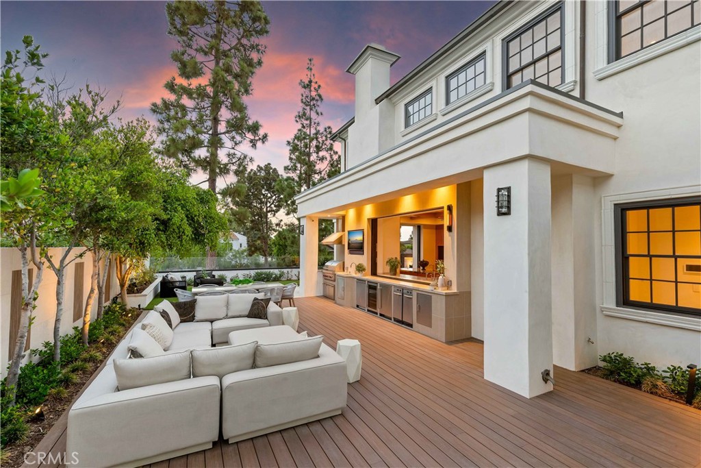6 Pinehurst Ln