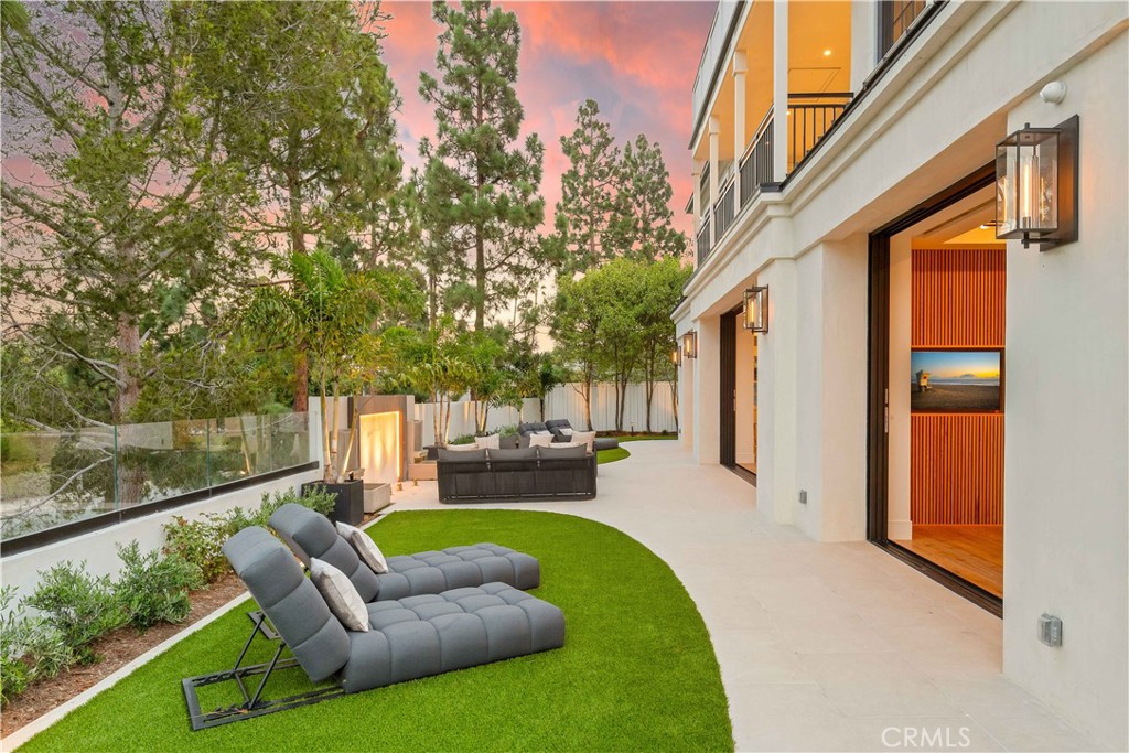 6 Pinehurst Ln