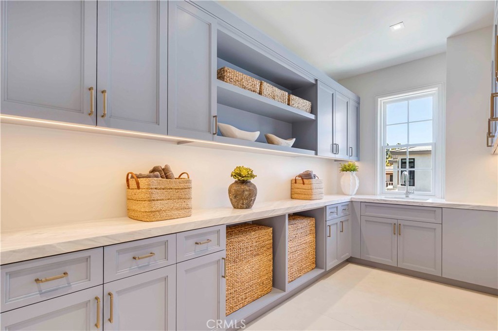 6 Pinehurst Ln
