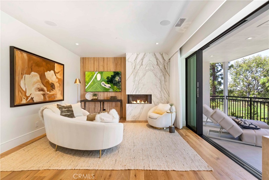 6 Pinehurst Ln