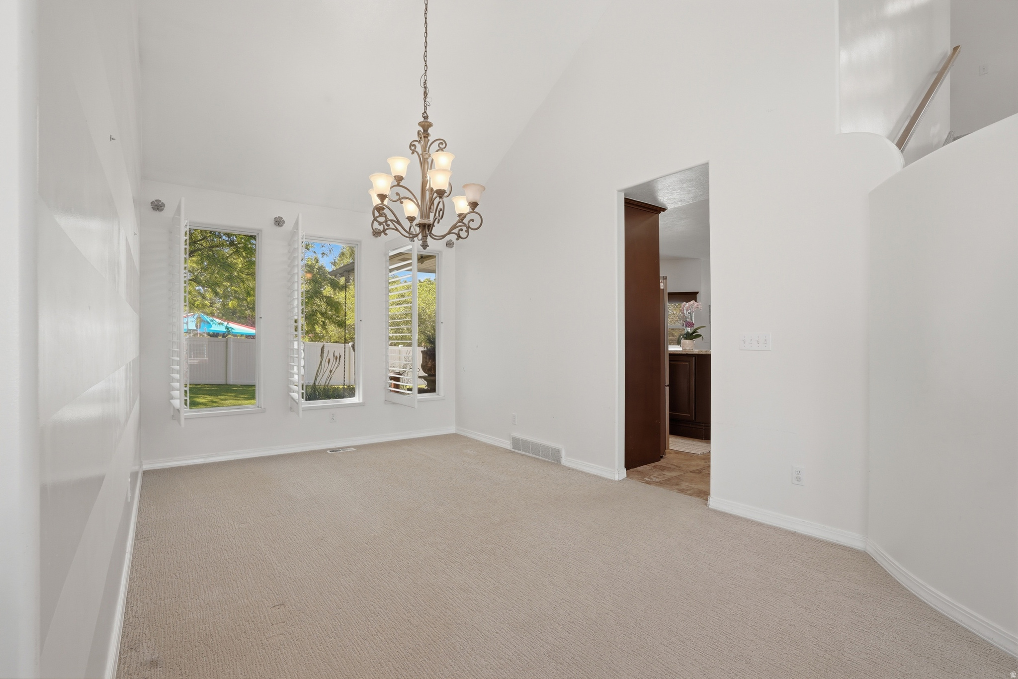 104 E CLEAR CREEK DR