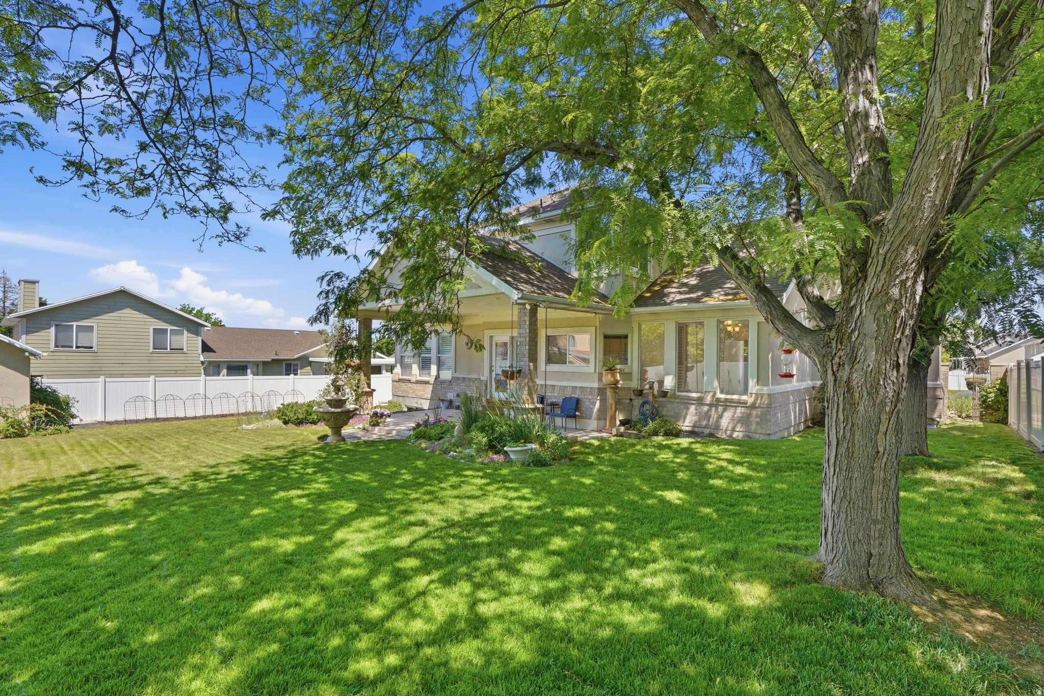 104 E CLEAR CREEK DR
