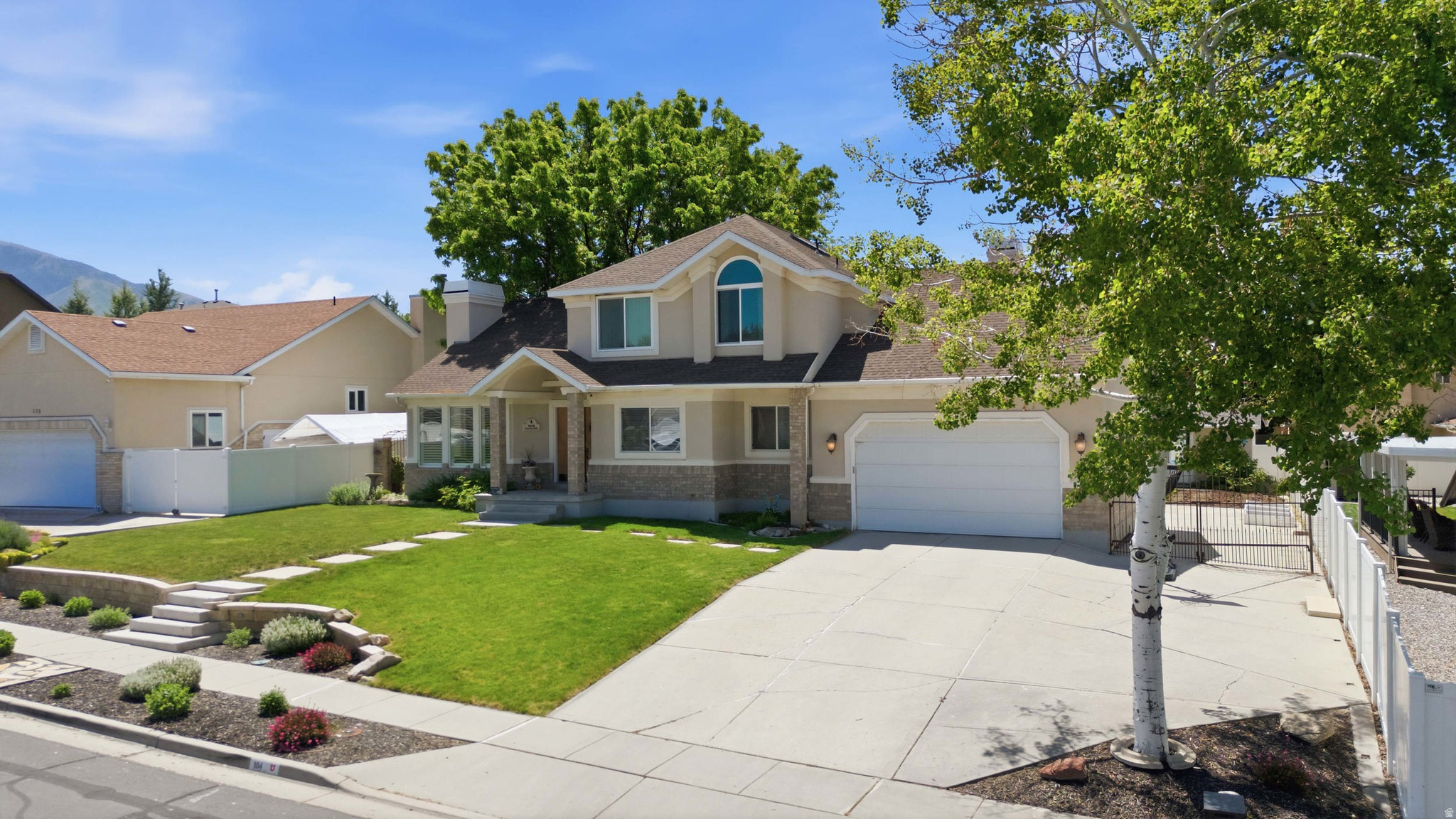 104 E CLEAR CREEK DR