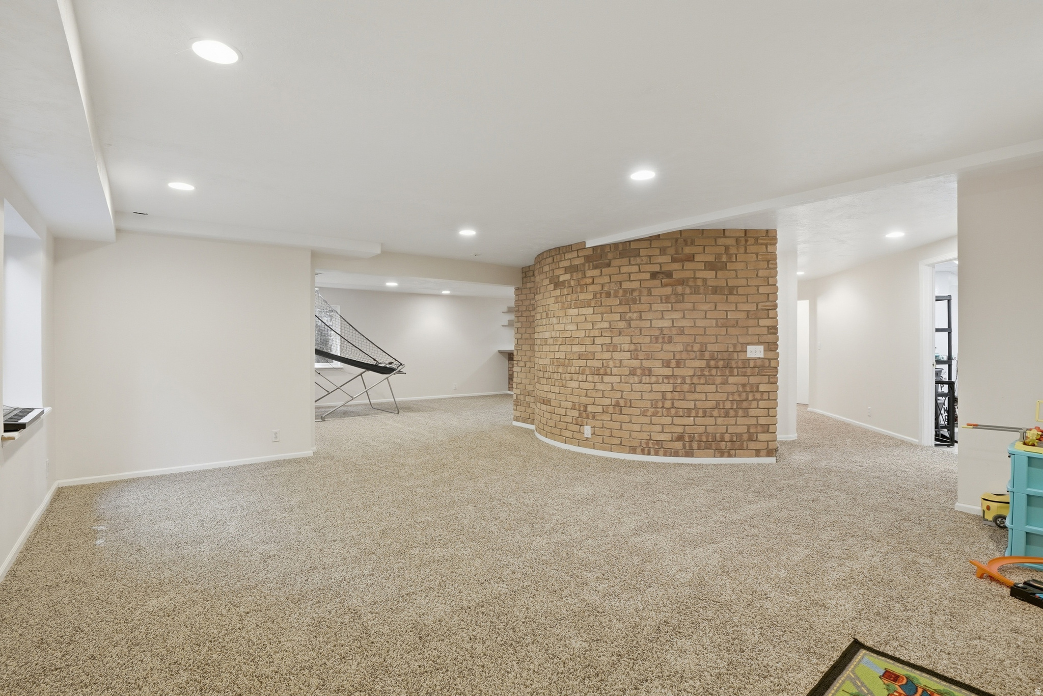 104 E CLEAR CREEK DR